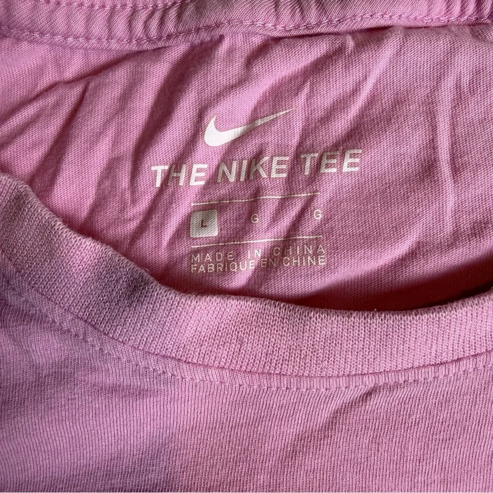 Nike sportswear Pink Oil Slick Men’s short sleeve T-Shirt size Large - Picture 3 of 8